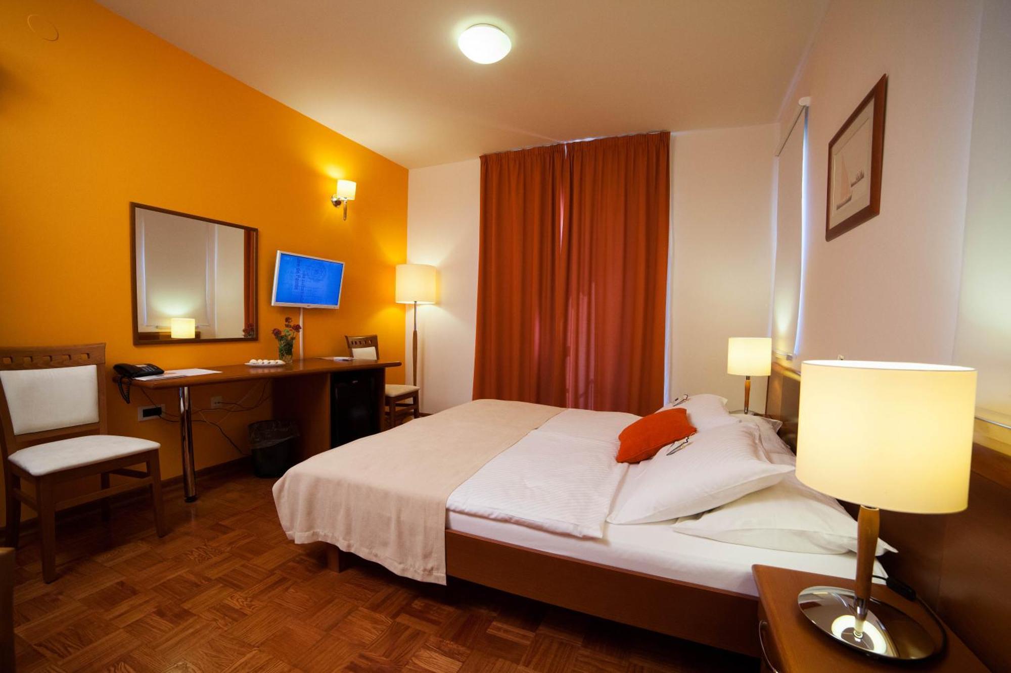 Hotel Manora Nerezine Exterior foto